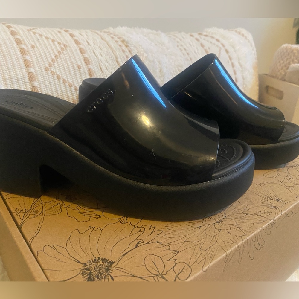 CROCS Women's High Shine Brooklyn Platform Black Mules